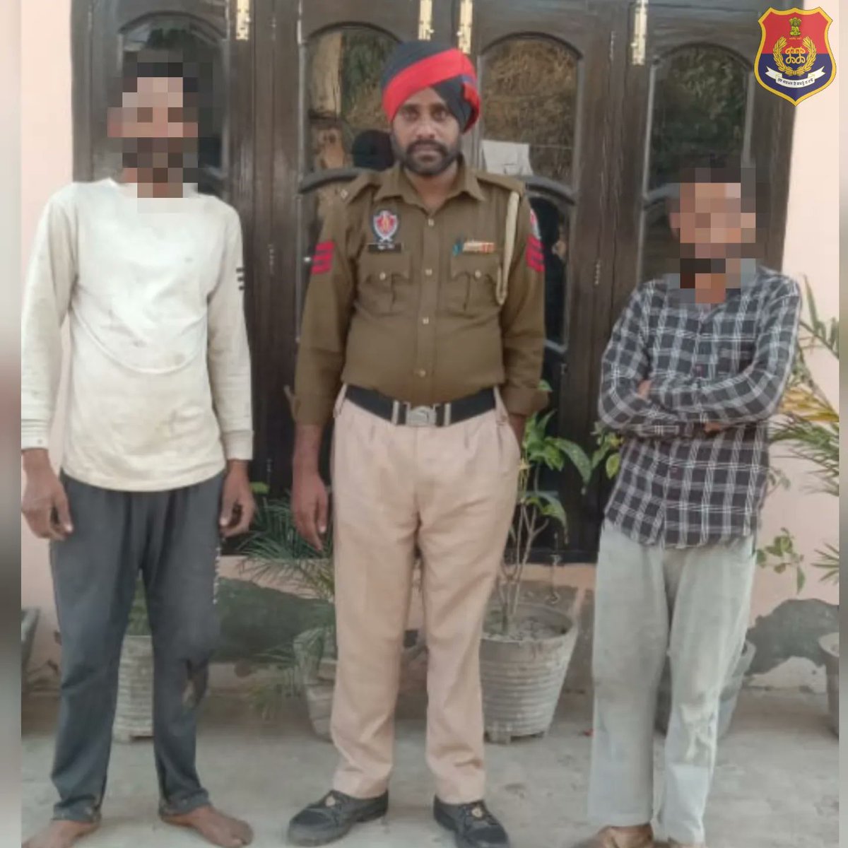 𝐎𝐮𝐫 𝐭𝐨𝐩 𝐏𝐫𝐢𝐨𝐫𝐢𝐭𝐲 𝐢𝐬 𝐩𝐞𝐚𝐜𝐞 &amp; 𝐡𝐚𝐫𝐦𝐨𝐧𝐲 𝐢𝐧 𝐭𝐡𝐞 𝐝𝐢𝐬𝐭𝐫𝐢𝐜𝐭.

On the vision of <a href="/CMOPb/">Lucky Singh</a>, Amritsar Rural Police launched a new initiative to maintain peace and communal harmony in the district &amp; verifying the habitual offenders.
#SafePunjab