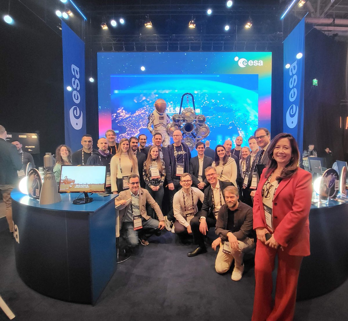 Last day at #Slush2022! An extraordinary event with incredible opportunities for the ESA Commercialisation team, the ESA BICs and their #startups to connect with relevant stakeholders, find #businessopportunities and meet with #investors. 
Thanks to the all <a href="/ESA/">European Space Agency</a> family!