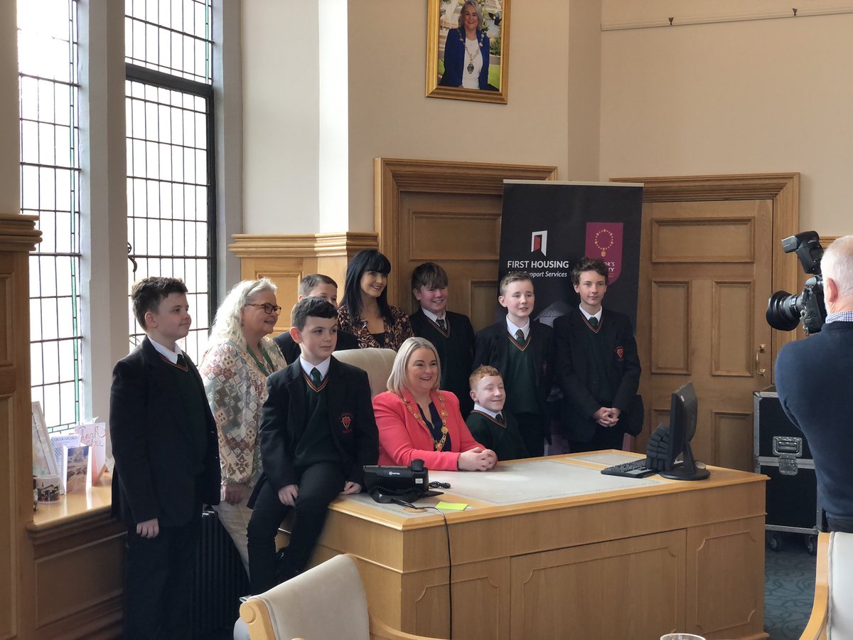 StJosephsPLT's tweet photo. The Pupil Leadership team attended the mayor’s parlour today for a chat with the mayor and a tour of the Guildhall. 

Thank you, Sandra, for having us! 

@mayordcsdc 
@StJosephsDerry https://t.co/gO6IPZMFKN