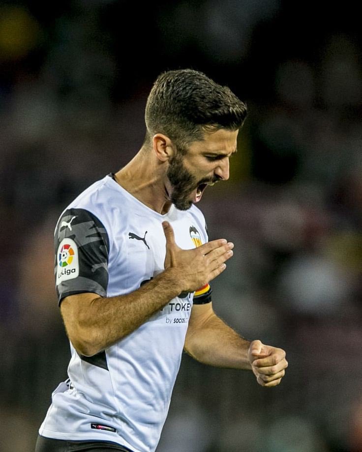 ¿Luis Enrique hubiera tomado la misma decisión con otros jugadores? Yo creo que NO. 

Mucho ánimo CAPITÁN. <a href="/jose_gaya/">Jose Luis Gayà Peña</a>