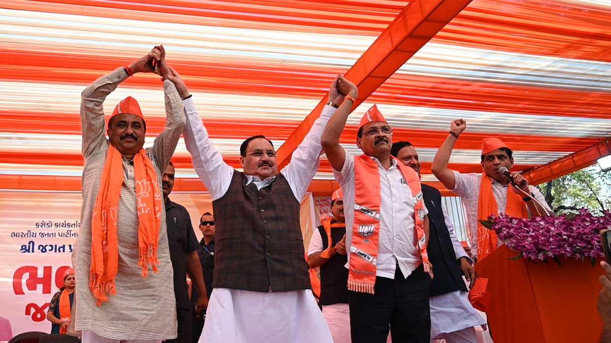 JPNadda's tweet photo. आज गुजरात स्थित भृगु ऋषि की पावन धरा अंकलेश्वर में जनसभा को संबोधित किया।

आदरणीय प्रधानमंत्री श्री @narendramodi जी के मार्गदर्शन में गुजरात ने विकास का उत्कृष्ट माॅडल बनकर संपूर्ण देश को राह दिखाई है।

आप सभी के स्नेह से मुझे विश्वास है कि भाजपा प्रचंड जीत की ओर अग्रसर है। https://t.co/m7k5TfXRZ0