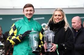 rebcurtis's tweet photo. Happy retirement to Lisnagar Oscar. Thank you for giving me one of my best days in racing when winning the World Hurdle at the Cheltenham Festival. He was a little star and always punched above his weight. I'm happy he'll enjoy an easier life now which is what he deserves 😊😊 https://t.co/1Cr9rbO0qp