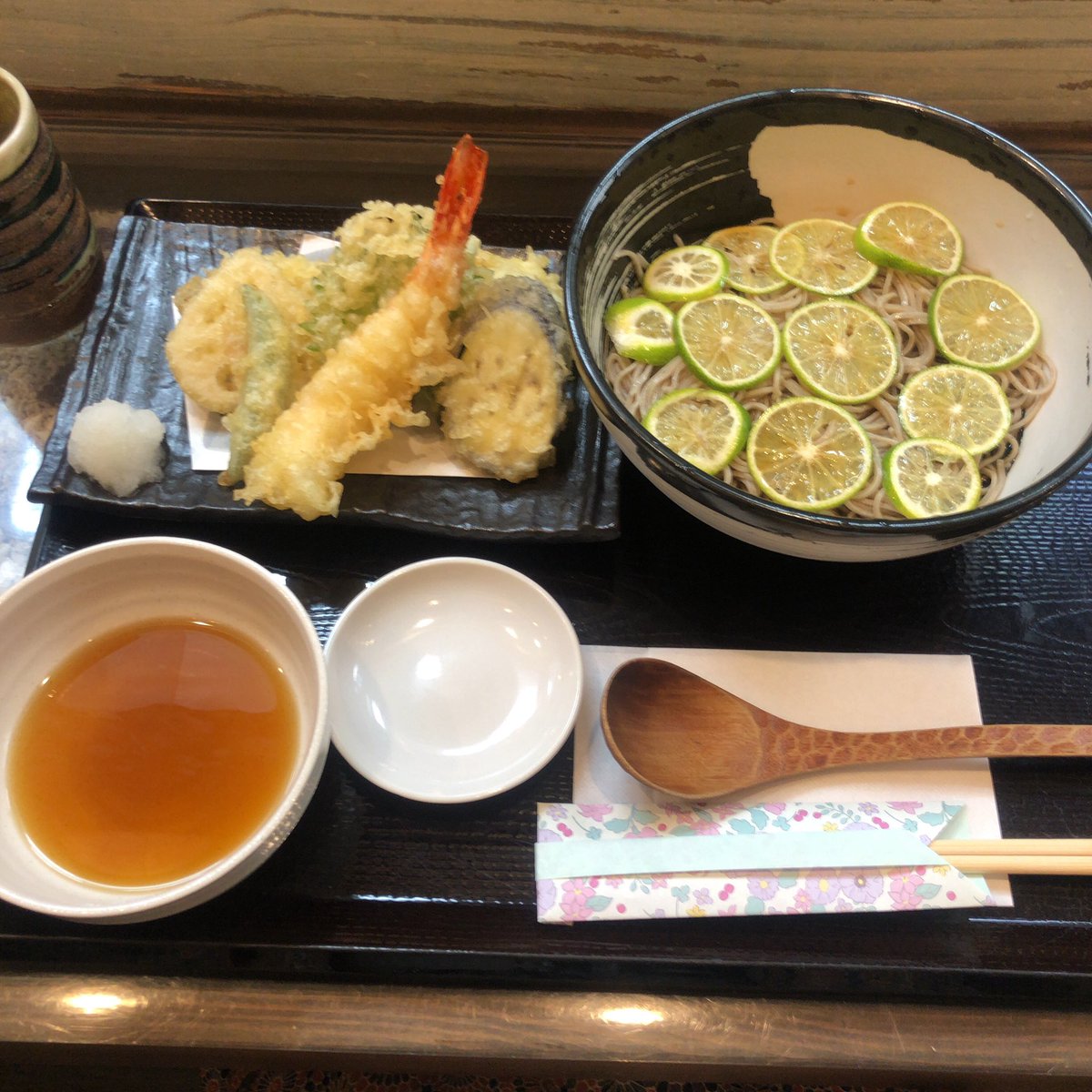 harapeco_chui's tweet photo. Twitter開設記念
とりあえず美味しいものを
#開設記念 #蓮根カレー #すだちそば #天ぷら #マロンパフェ https://t.co/FcjdZpzqaO