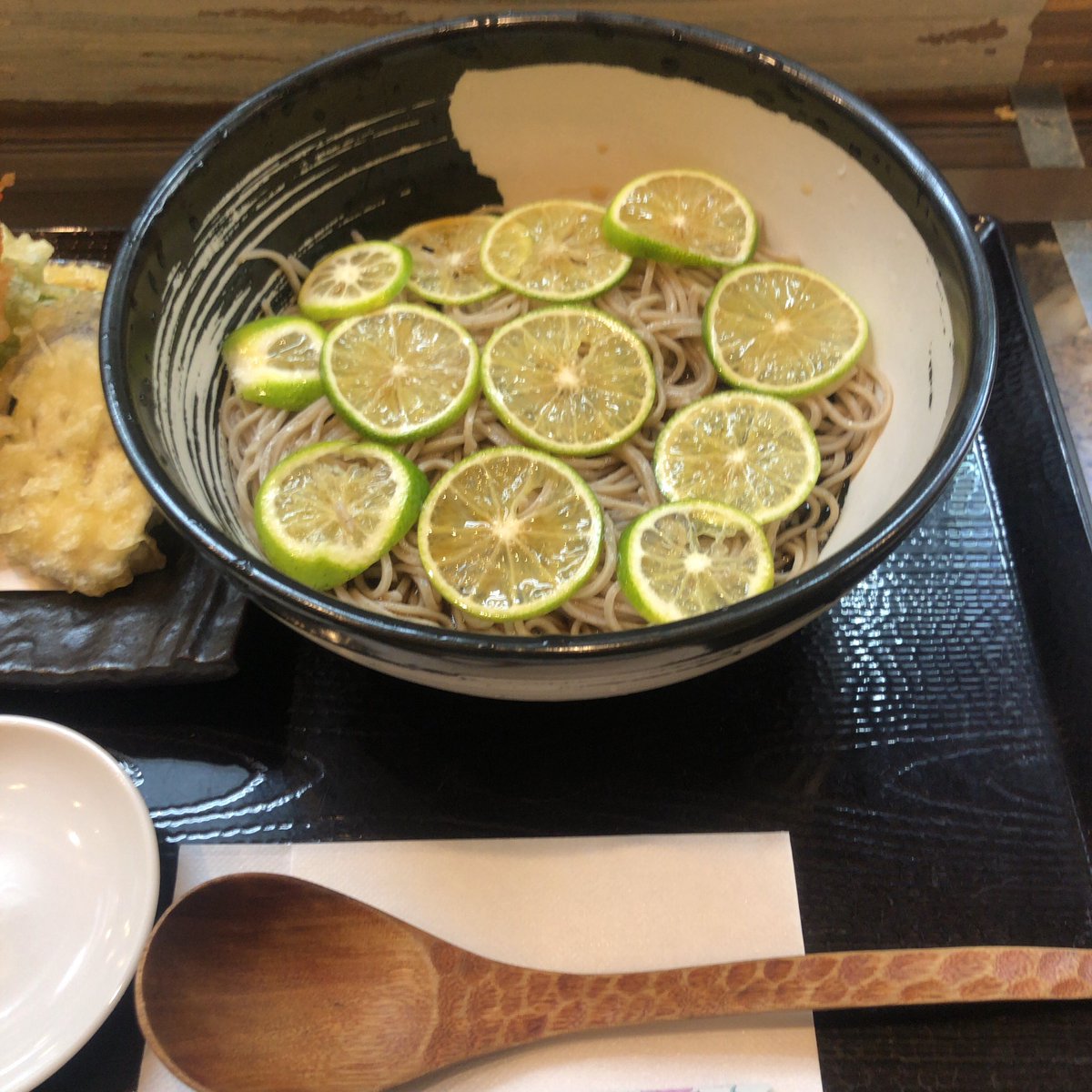 harapeco_chui's tweet photo. Twitter開設記念
とりあえず美味しいものを
#開設記念 #蓮根カレー #すだちそば #天ぷら #マロンパフェ https://t.co/FcjdZpzqaO