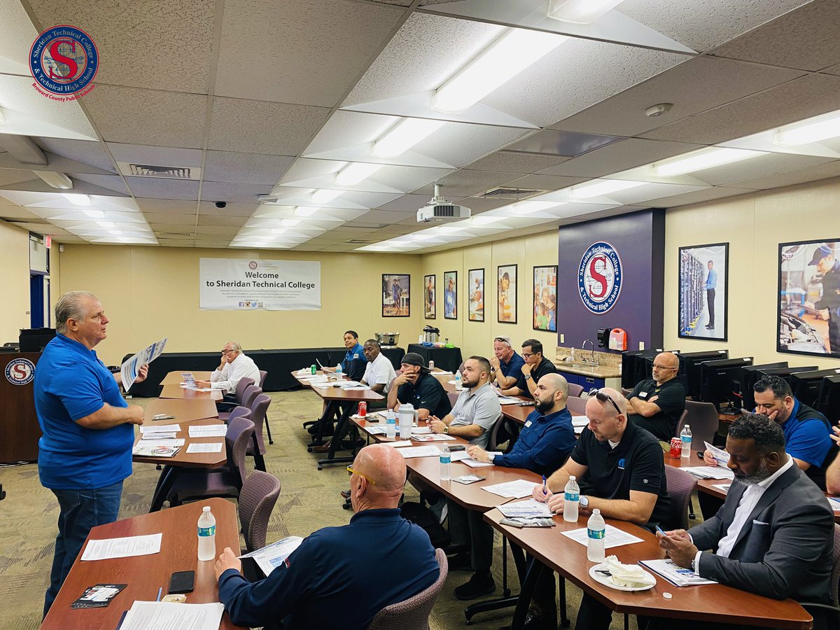 Sheridan_Tech's tweet image. What a great turnout for our MCAP advisory meeting. Community relationships and partnerships are critical to the success of our programs and we thank you for your time . #SheridanTech @Stellantis #Automotive #AdvancedAutomotiveTechnology #MoparCareerAutomotiveProgram #MCAP