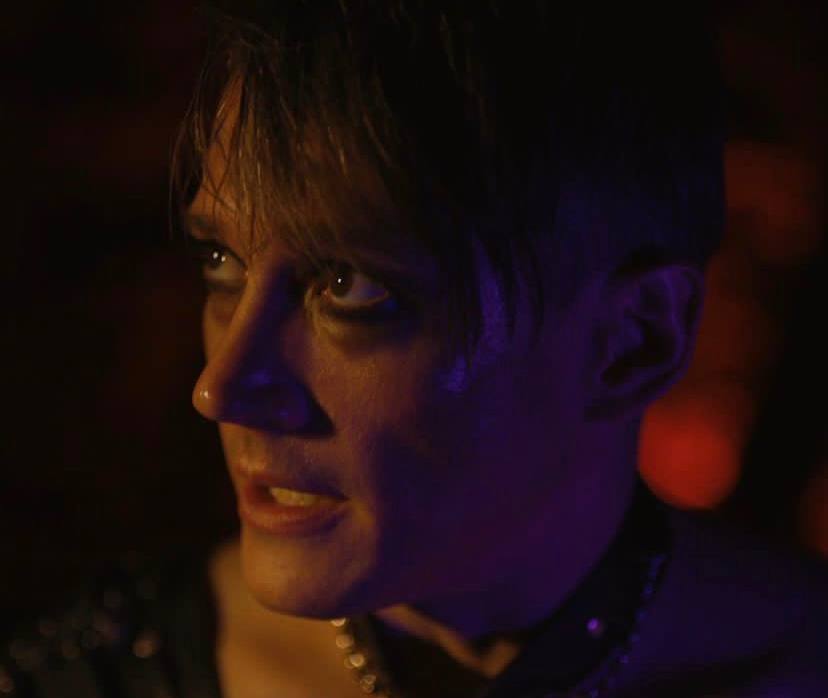 одна из любимых фотографий мужа. уж очень выразительные у него глаза здесь...
разрешено смотреть, но не трогать🤭