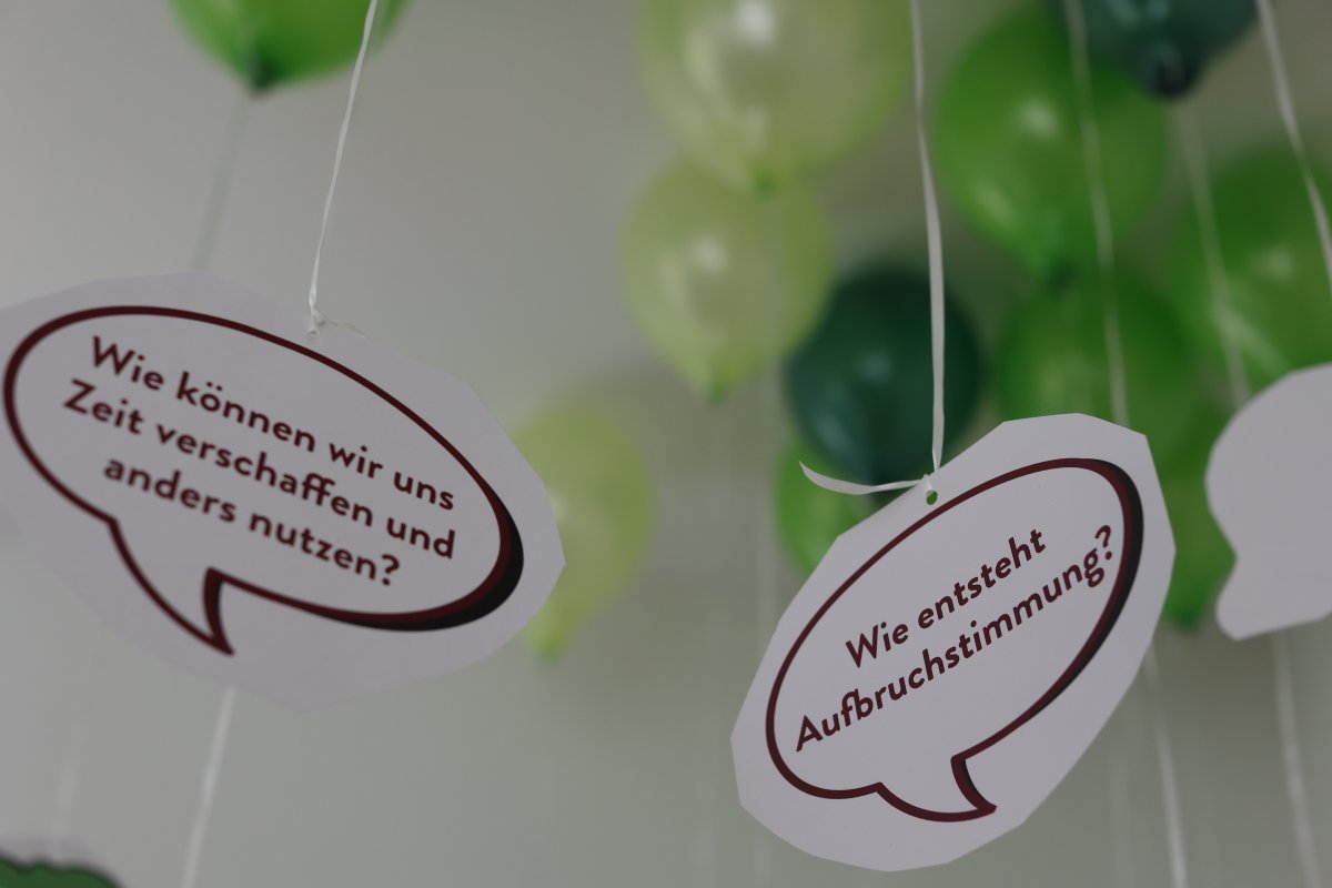 Am 2. Tag des Exzellenzcamps #Mutausbruch_Schule mit den <a href="/DLPreis/">Deutscher Lehrkräftepreis - Unterricht innovativ</a>|träger*innen erleben wir jetzt ein Barcamp zu Ideen für die Schule von morgen: Welche Rolle spielen Kooperationen? Was heißt “offene Schule”? Welche Werte sind uns wichtig? #twlz