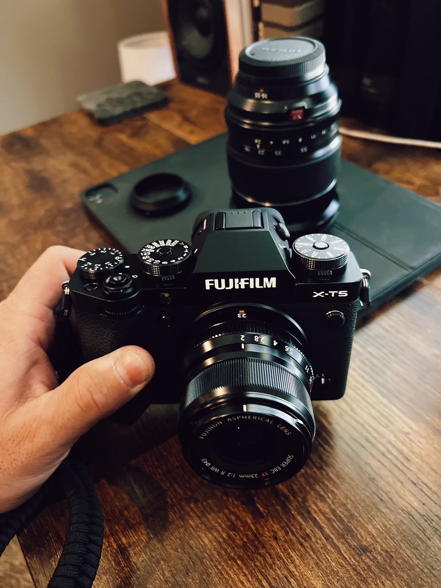 MattGiesow's tweet photo. Shopping local for the win. @FujifilmX_US #fujixt5 https://t.co/rVlGlGeAHP