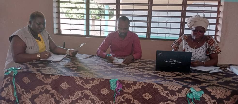 unfpa_benin's tweet photo. Un autre pas vers le #RGPH5 du Bénin🇧🇯. Validation consensuelle de la liste des localités, des villages et quartiers par @insbenin dans 0⃣7️⃣ communes des départements de l'Atlantique, du Borgou, du Littoral et du Zou avec l'appui de @unfpa_benin 
#BetterDataBetterLives https://t.co/3XuENyeZ67