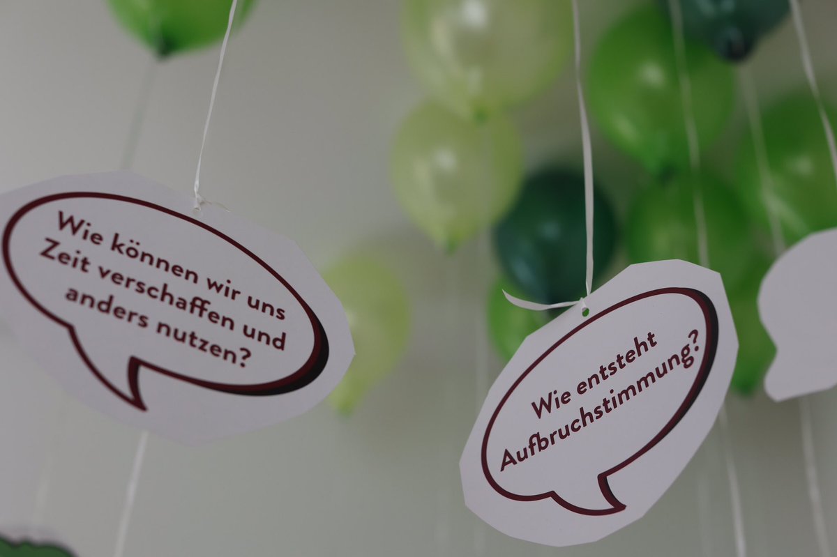 Part II des Exzellenzcamps #Mutausbruch_Schule mit unseren Preisträgerinnen &amp; Preisträgern: Heute erleben wir ein Barcamp zu Ideen für die Schule von morgen: Welche Rolle spielen Kooperationen? Was heißt “offene Schule”? Welche Werte sind uns wichtig? 💪🧠 <a href="/MichaPallesche/">Micha Pallesche</a> #twlz