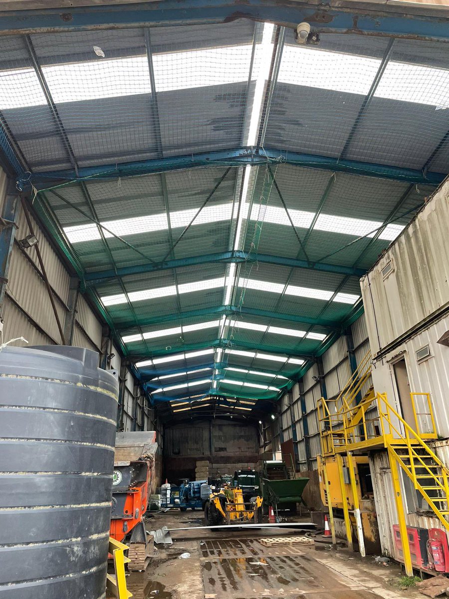 FirstFixGroup's tweet photo. #laindon #essex #existingbuilding #roof to existing #building #perlins now on and now #sheeted https://t.co/6tegJToH7A