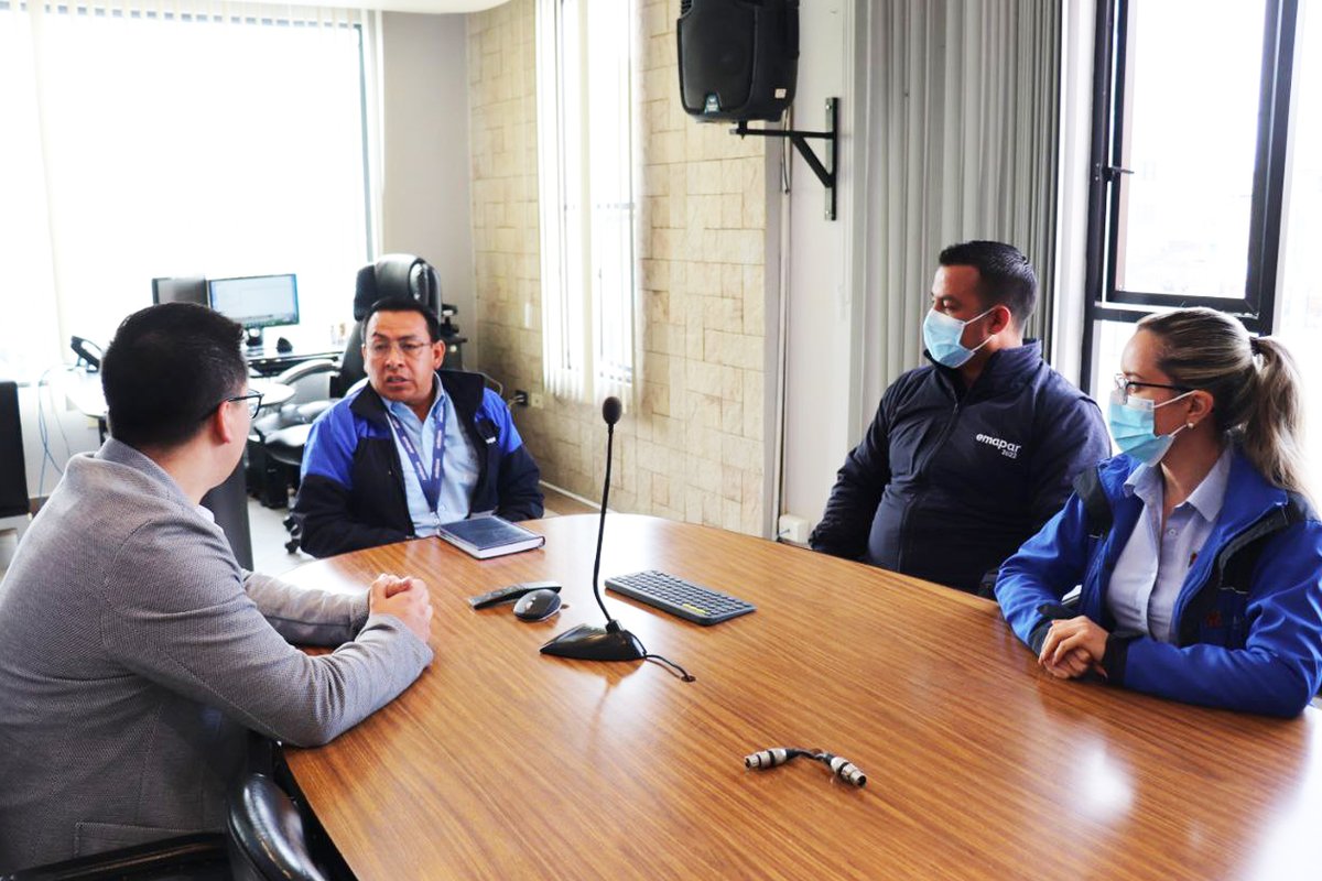 CNEChimborazo's tweet photo. #CNEInforma 📢 | Este viernes, nuestro director Jonathan Segura, se reunió con representantes de #Emapar, con el fin de coordinar acciones interinstitucionales para el desarrollo de las #Elecciones2023Ec 🗳️🇪🇨. https://t.co/HRtC1iAPlP