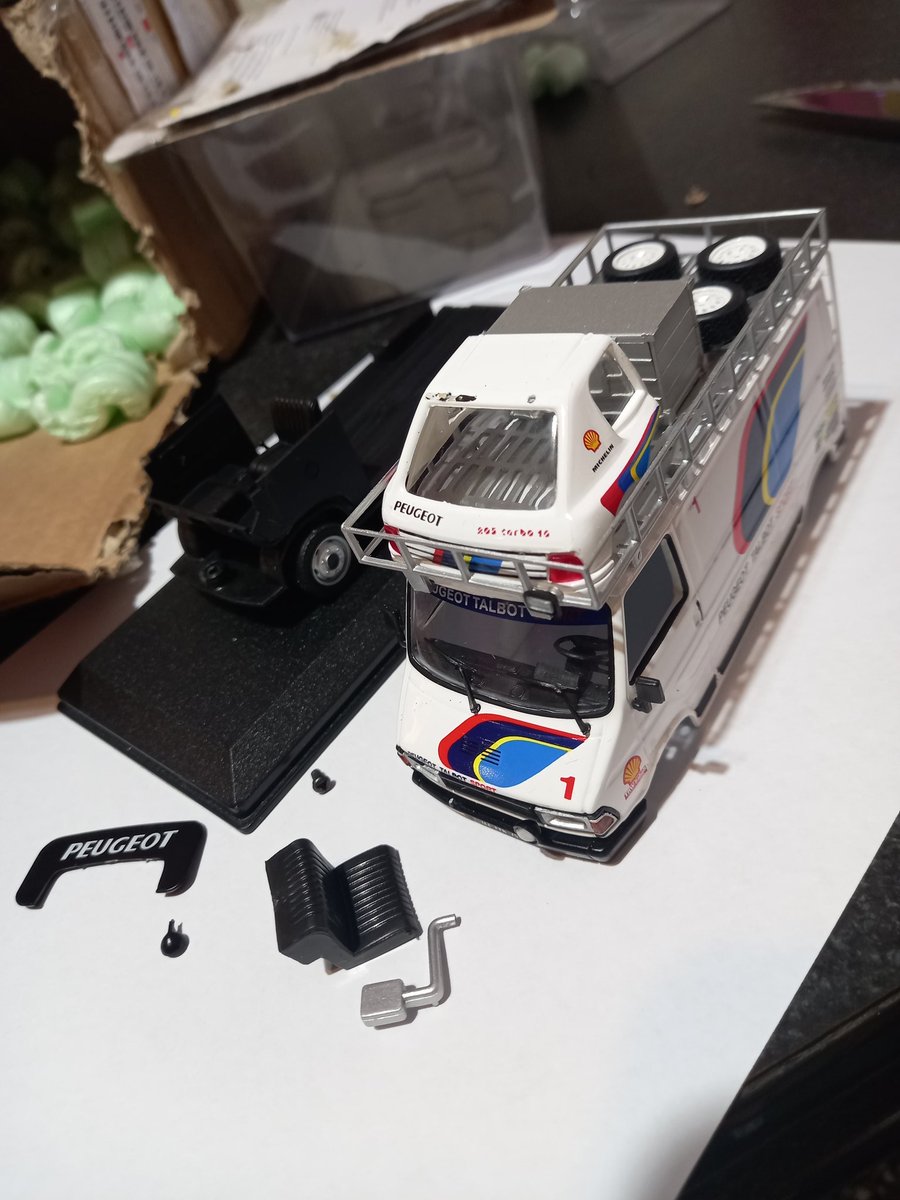 Me siento estafado por <a href="/ML_Argentina/">Mercado Libre Argentina</a>. Hice una venta y maltrataron el paquete, rompieron el producto y yo me tuve que hacer cargo de todos los gastos, envío y devolución. No se hacen cargo de nada.