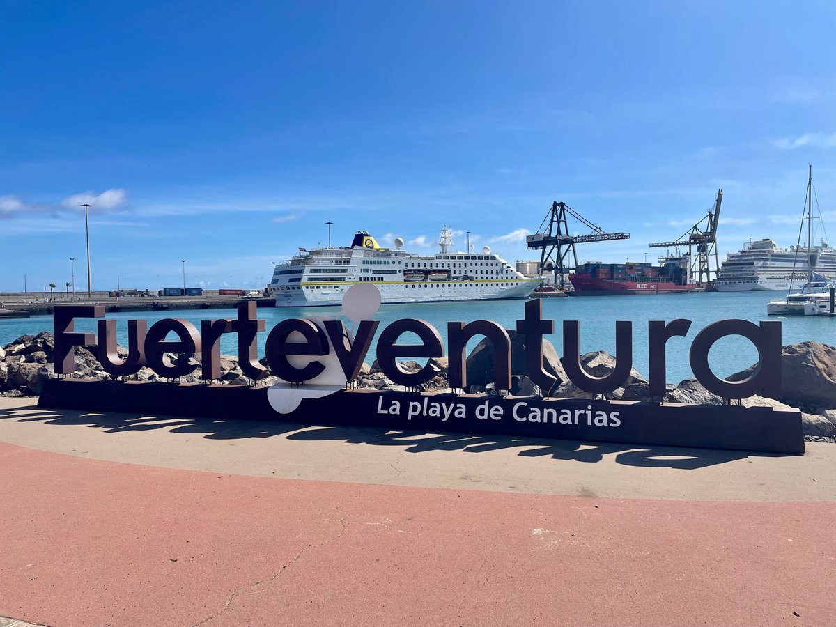 MS HAMBURG in Puerto del Rosario, Fuerteventura, #Kanaren #Spanien
Kreuzfahrt: "Ein Hoch auf die Azoren und die Inseln des Ewigen Frühlings"
Reiseinfo👉plantours-partner.de/azoren-und-ins… 📷A. Berding #mshamburg #PuertodelRosario #Fuerteventura #ligabue #plantours #plantourskreuzfahrten