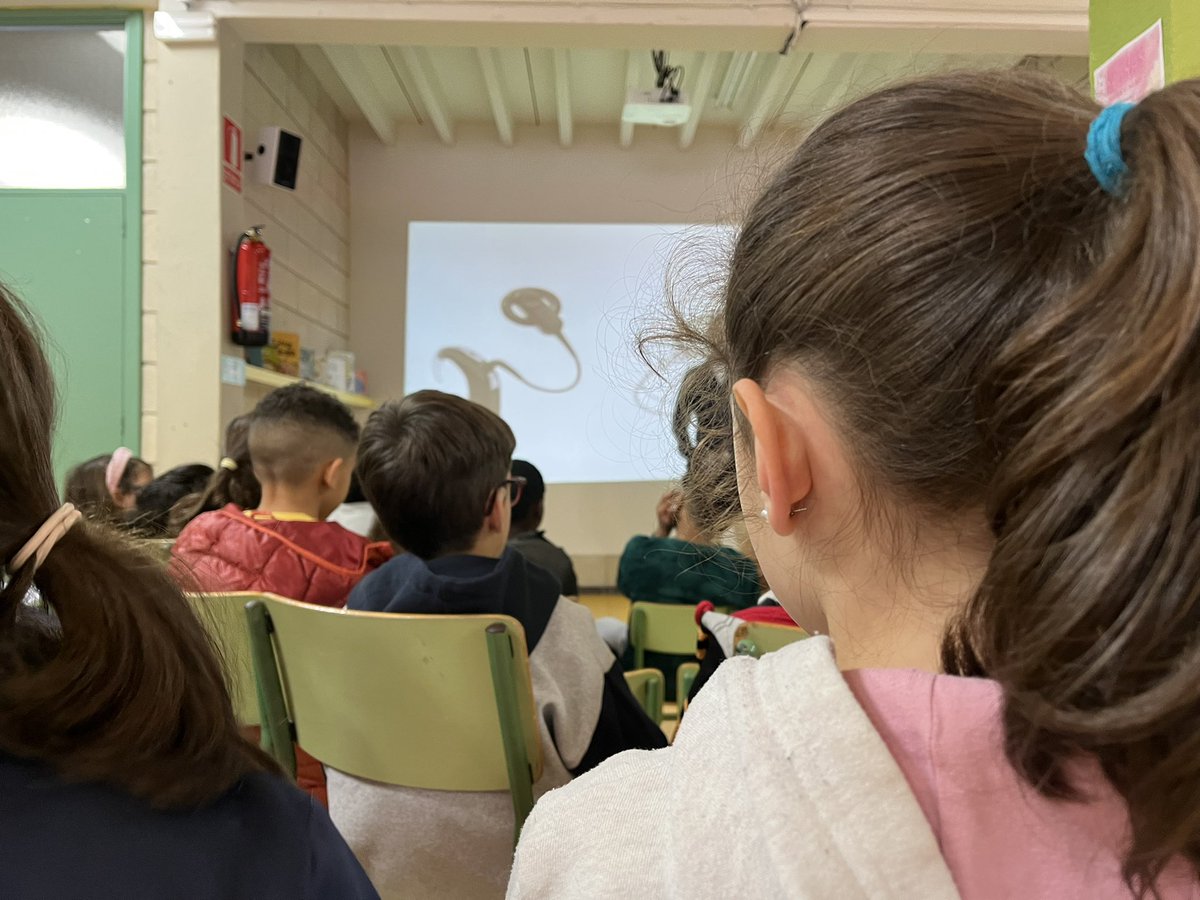 José, un mestre con implante coclear visitou a nosa #bibliogalán para falarnos de como é o seu día a día, cales son as súas dificultades e sobre todo, as súas posibilidades e oportunidades. 🔗 bibliogalan.blogspot.com/2022/11/como-e… #bescolaresgal #proxectoanualdecentro