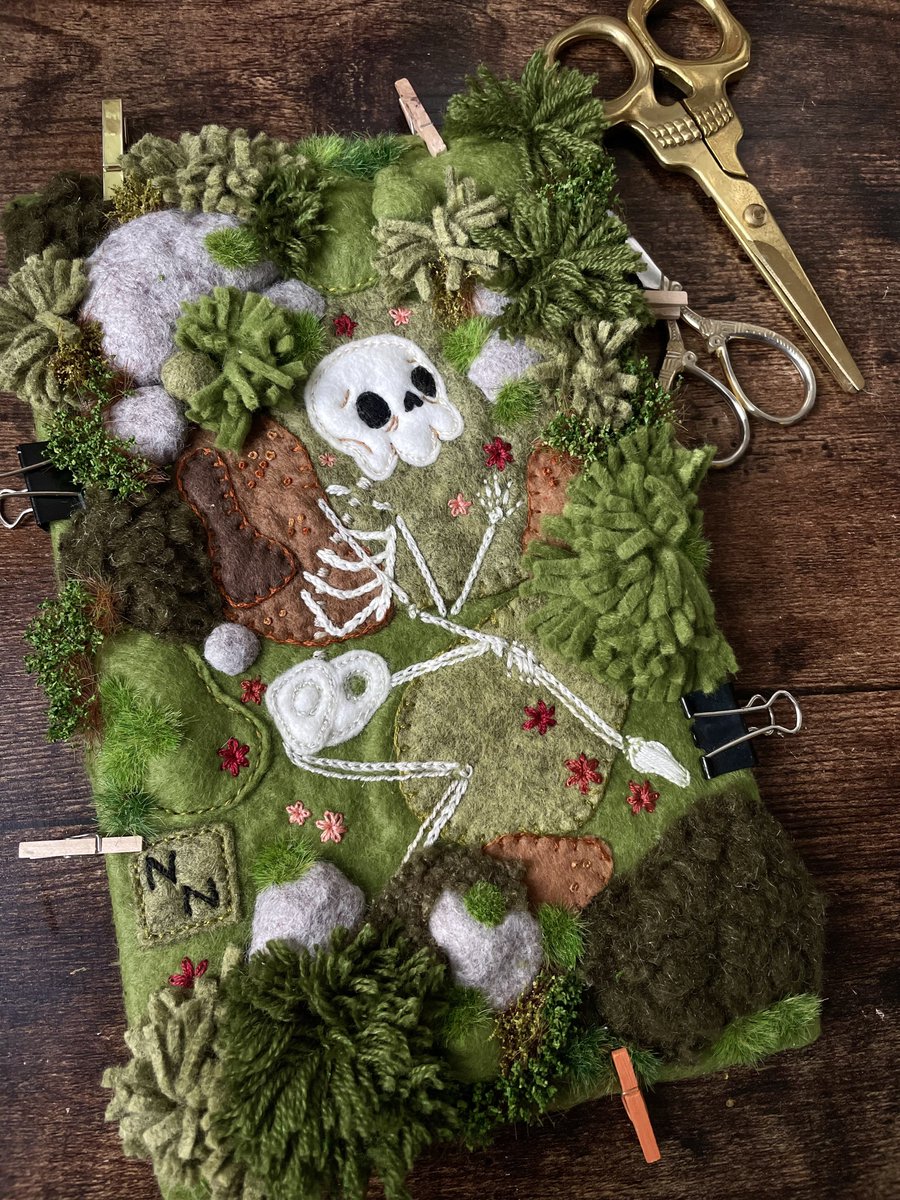 nnaturenurture's tweet photo. Some fibre art/embroidery that I’m framing today! 

I’m super excited about this piece, I’ve loved creating it and I think his expression worked out really well! https://t.co/7BaIiAPYPs