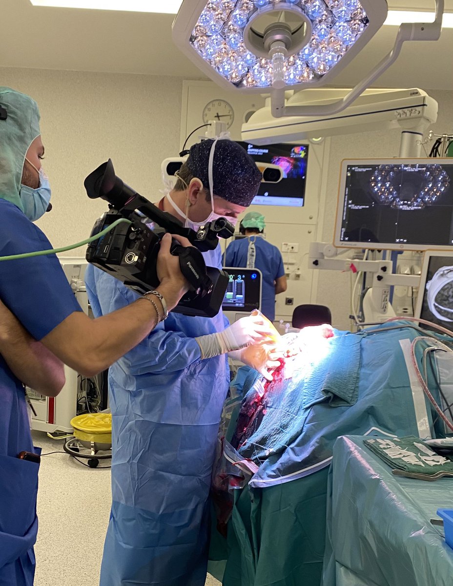annalucasc1's tweet photo. Performing #intraoperativeradiotherapy during the 5th Mapping Course with Dr. Gerard Plans #intrabeam #brainmetastases #neurosurgery #neurooncology https://t.co/fUo8FtKsFH