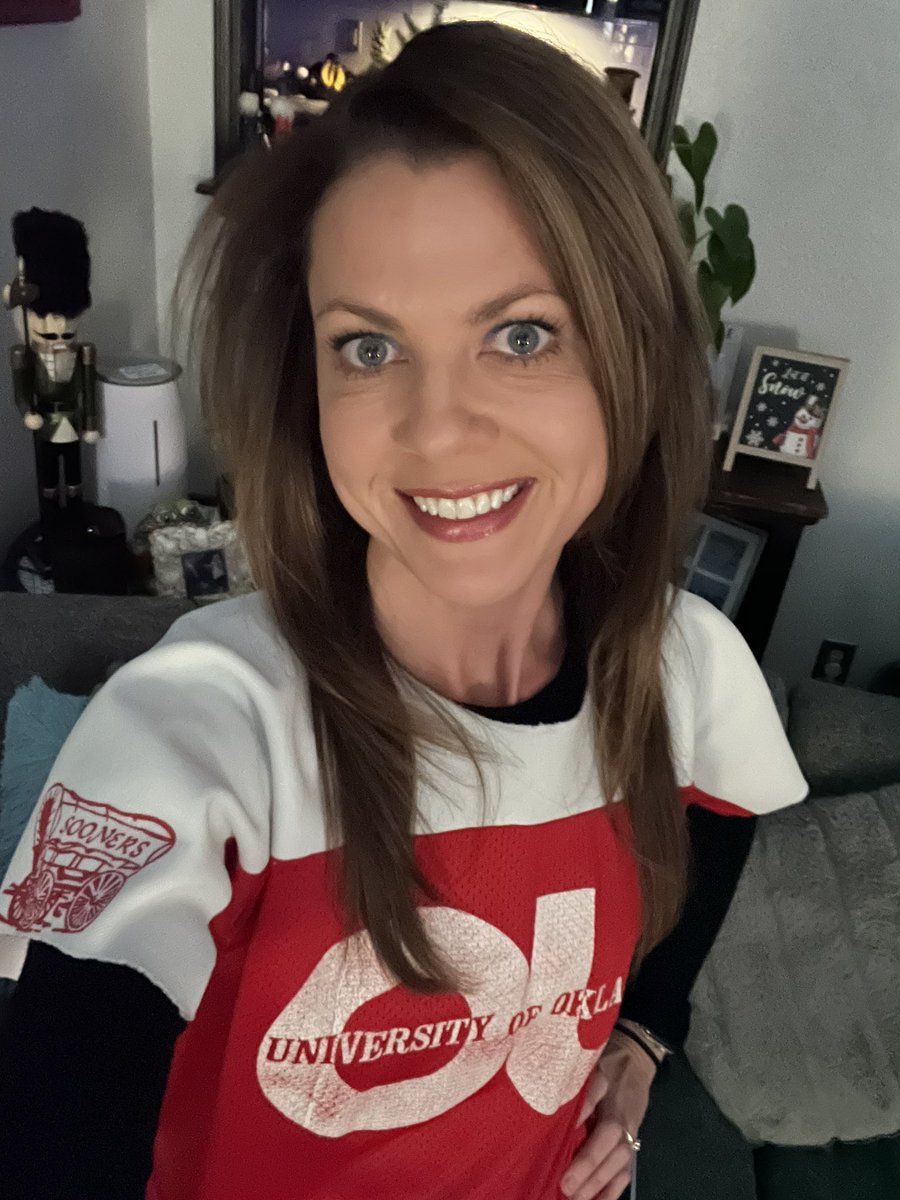 yoga_nurse's tweet photo. Itโs bedlam day at my clinical site so I had to break out the vintage OU jersey! #BoomerSooner #goOU #futureDNP #futureDoctorNurse #dnp2023 https://t.co/30t1TPJgaC