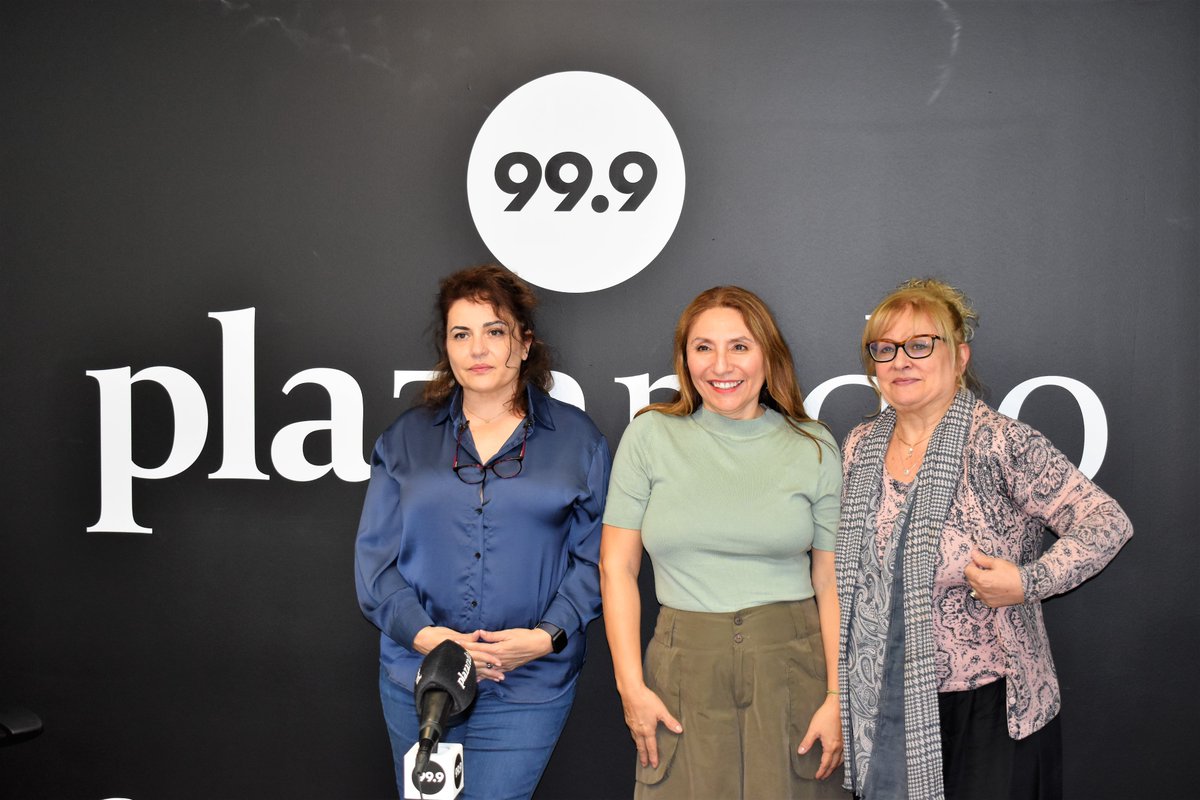 Algunas imágenes de mi paso por el programa radiofónico Pegando la hebra ( Plaza Radio). Gracias por invitarme para hablar de mi novela El vals de la gata.
 #Entrevista  #elvalsdelagata #escritora  #LibrosRecomendados #literatura #narrativa #elgareategui