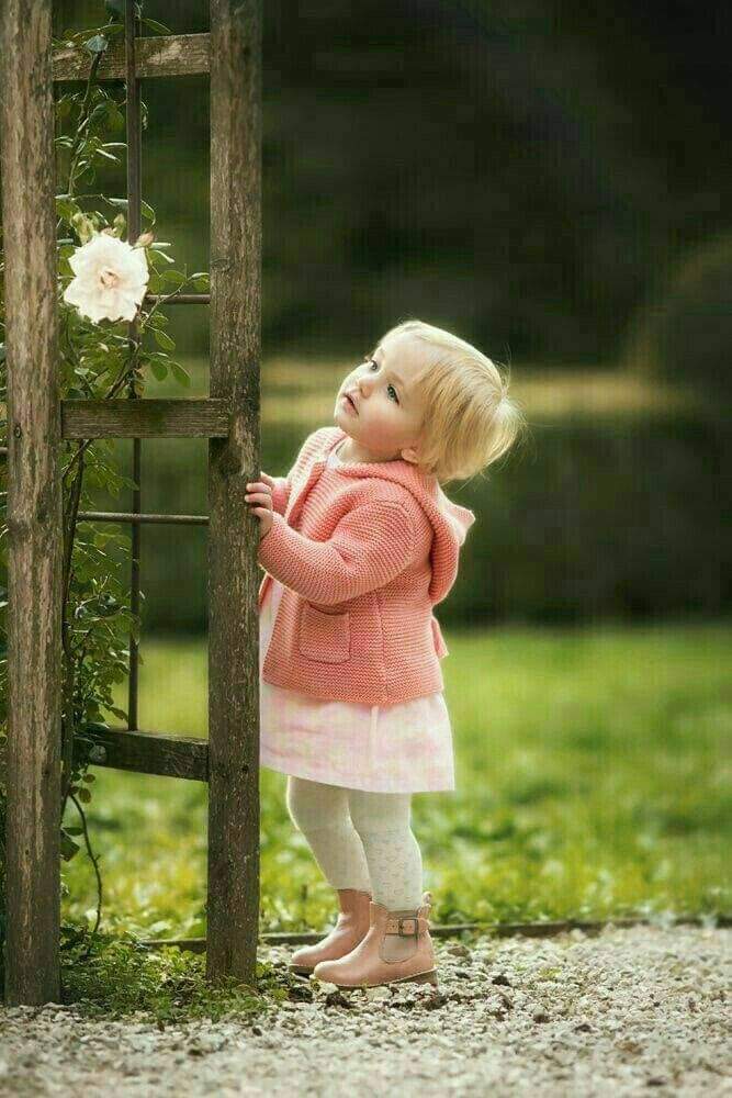 أن تكون واثقاً من نفسك لا يعني..أنك مغرور 
أن تحزن .لايعني.. أنك ضعيف
أن تبتسم دائماً ..لايعني.. أنك لاتحمل هموماً
أن تخطئ مرة ..لايعني.. أنك إنسان سيء
ليس الگبير من يَراهُ الناسُ گبيراً . بل الگبيـرُ من ملأ قلوب أحبابـه أدباً و خلقاً
