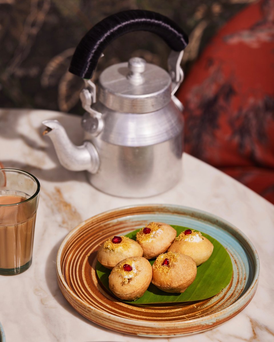 comorin_in's tweet photo. A snack that is timeless and fulfilling. Presenting our Dahi Bata Puri that features on the Chai &amp; Chaat menu. 
4-6 PM | Monday-Friday
.
.
.
#Comorin #ComeOnIn #ChaiAndChaat ComfortFood #RegionalFood #Foodstagram #ComorinPlates #Gurgaon #TwoHorizon https://t.co/Xuqyf5zFU8