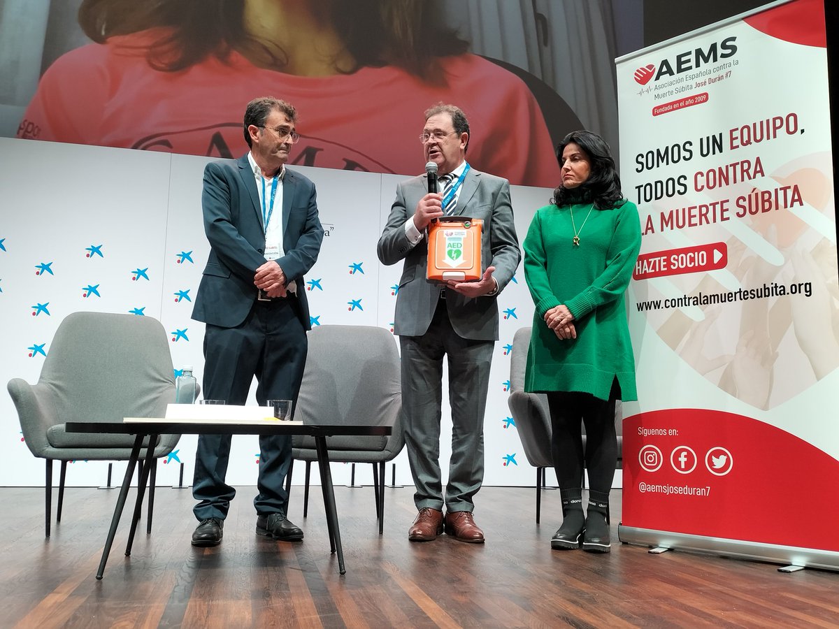 FQuaes's tweet photo. #CongresoMuerteSúbita ¡Momento ahora para la tradicional donación de un desfibrilador al @CampusRitmo! 

#TúPintas ♥️🖐️ https://t.co/UuJ1ZIhxUg