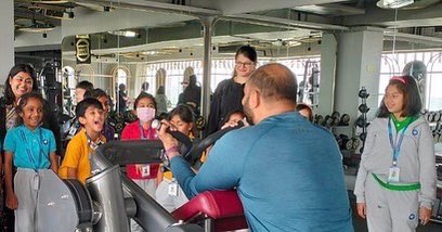 AviRajapet's tweet photo. When your love for physics and fitness gets translated into a field trip for the most adorable 2nd graders ❤️❤️ 

Here we’re exploring simple machines, and how multiple simple machines can be combined to create a complex machine.

 #fitness #love #physics #simplemachines https://t.co/0wraLB5qqp
