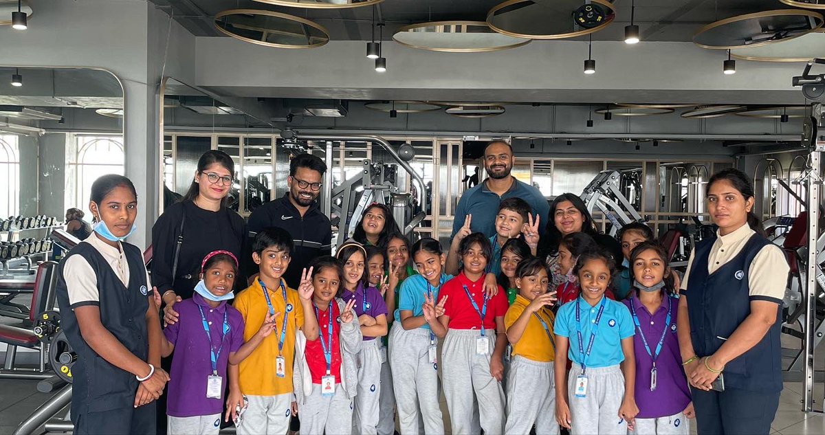 AviRajapet's tweet photo. When your love for physics and fitness gets translated into a field trip for the most adorable 2nd graders ❤️❤️ 

Here we’re exploring simple machines, and how multiple simple machines can be combined to create a complex machine.

 #fitness #love #physics #simplemachines https://t.co/0wraLB5qqp