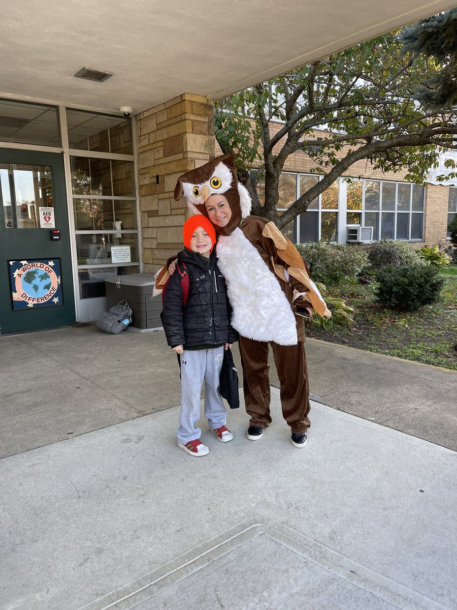 Sharilyn20's tweet photo. @WaverlyParkElem student council hosts another successful canned food drive! @longislandcares #longislandcares https://t.co/Oki82oabID