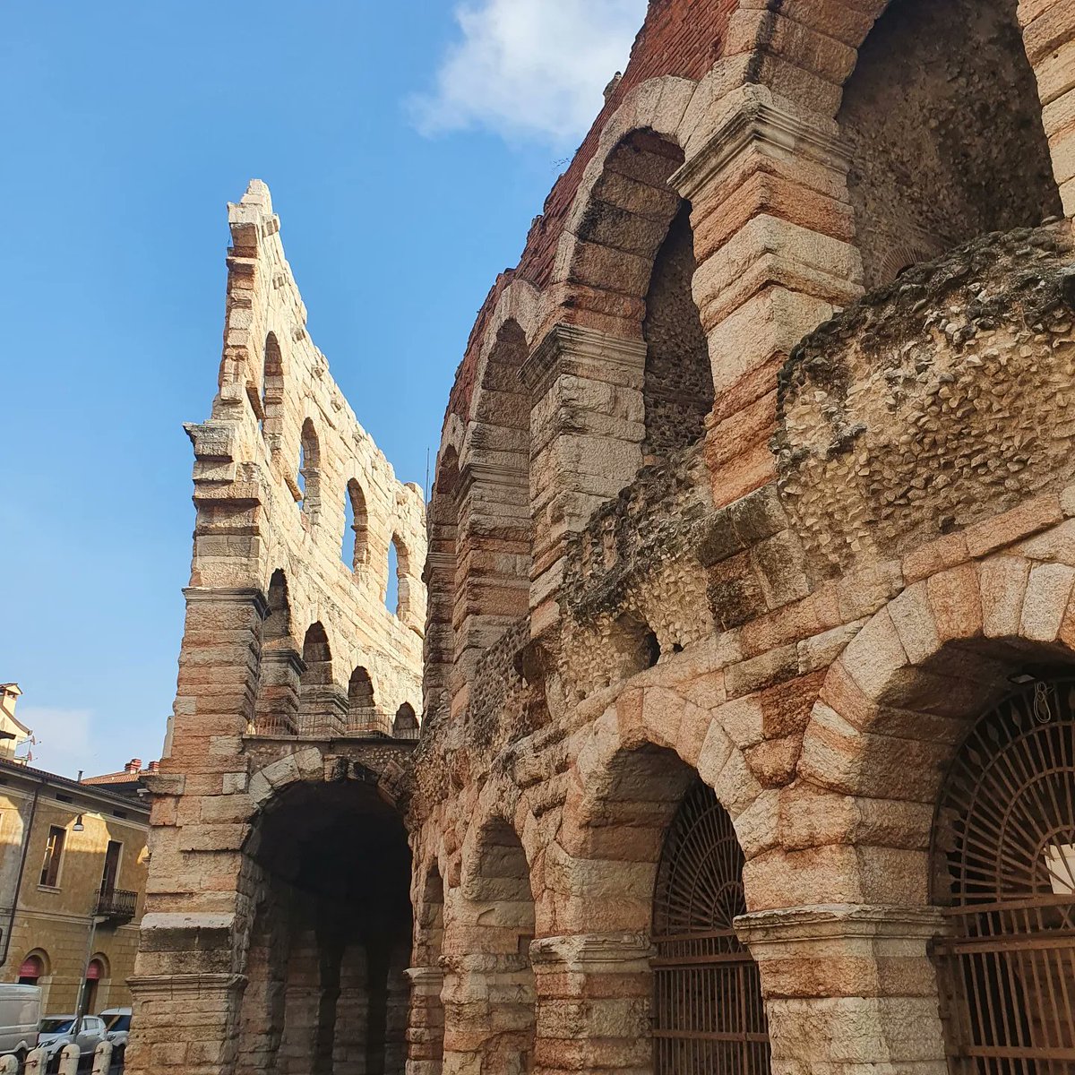 RuncardItalia's tweet photo. 📣 𝑽𝑬𝑹𝑶𝑵𝑨𝑨𝑨!
✌️ Domenica sarà @VERONAMARATHON! 
Si parte da Piazza Bra per scoprire l'antica storia della città accompagnati dall'aria fresca del fiume Adige!

📍 Verona Marathon
🗓️ 20 novembre 2022
🕒 8.30
P/A: Piazza Bra

#runcard #Running #verona #marathon https://t.co/zxUS0jr5gr