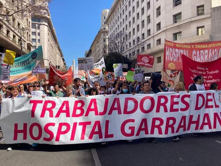 ANDigitalOK's tweet photo. 👩🏻‍⚕️👨🏻‍⚕️ #Paritarias | Trabajadores del Garrahan apuntan contra centrales sindicales: “No movieron un dedo”

📌 https://t.co/xUZK4TvBzu https://t.co/1EIGeP6jHJ