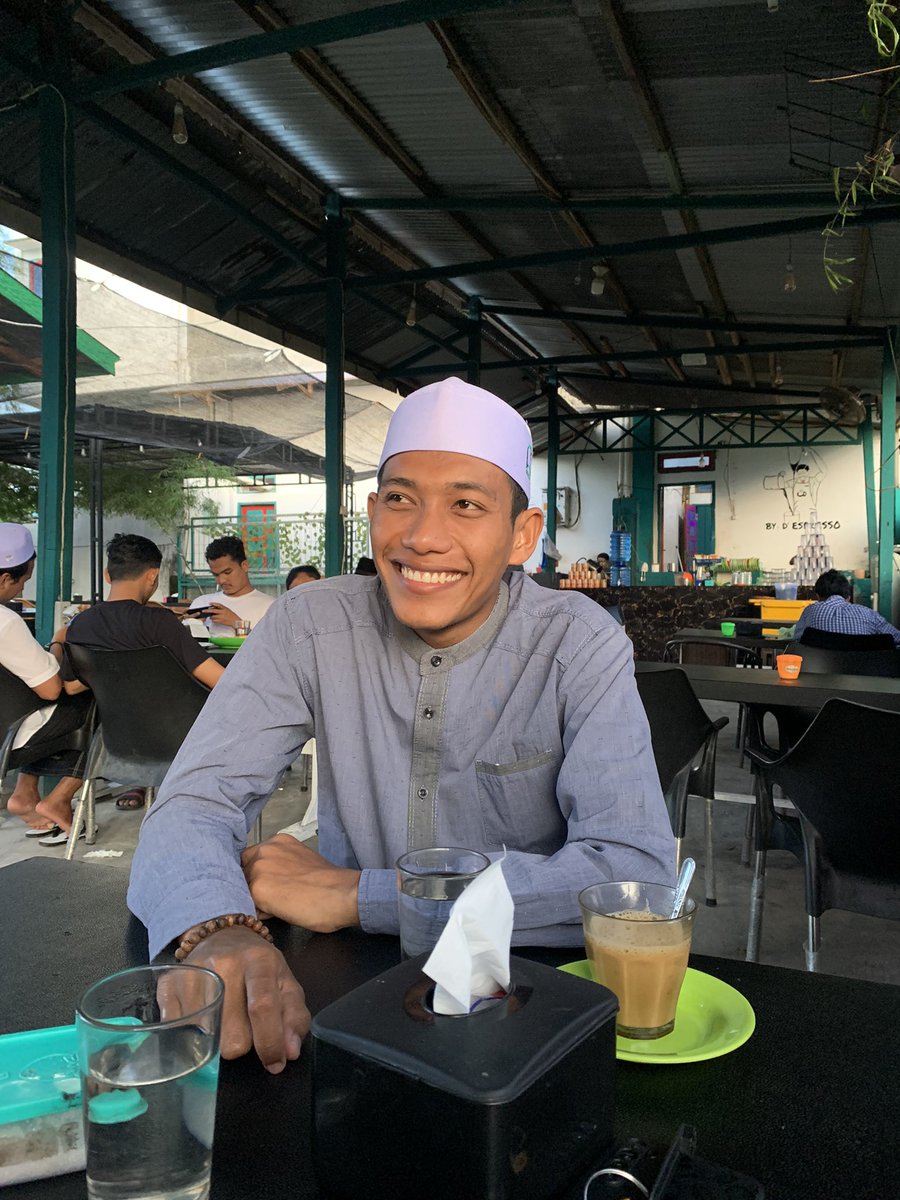 surah108's tweet photo. " Jangan pernah meremehkan kebaikan walaupaun sekedar senyum kepada teman"... https://t.co/Ukgm7QALoG
