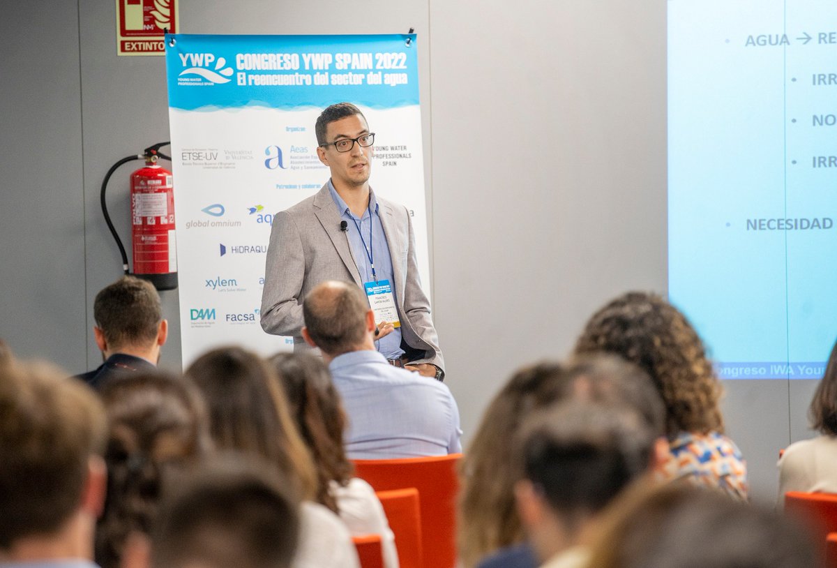 YWP_Spain's tweet photo. #CongresoYWP2022 | Ponentes de @ongawa4d, @GlobalOmnium, @UV_EG, @CHJucar, @Agbar y @UJIuniversitat han realizado las exposiciones de la sesión de Economía, Gobernanza y Agua 4.0 ⬇️ https://t.co/saeb8KIInN