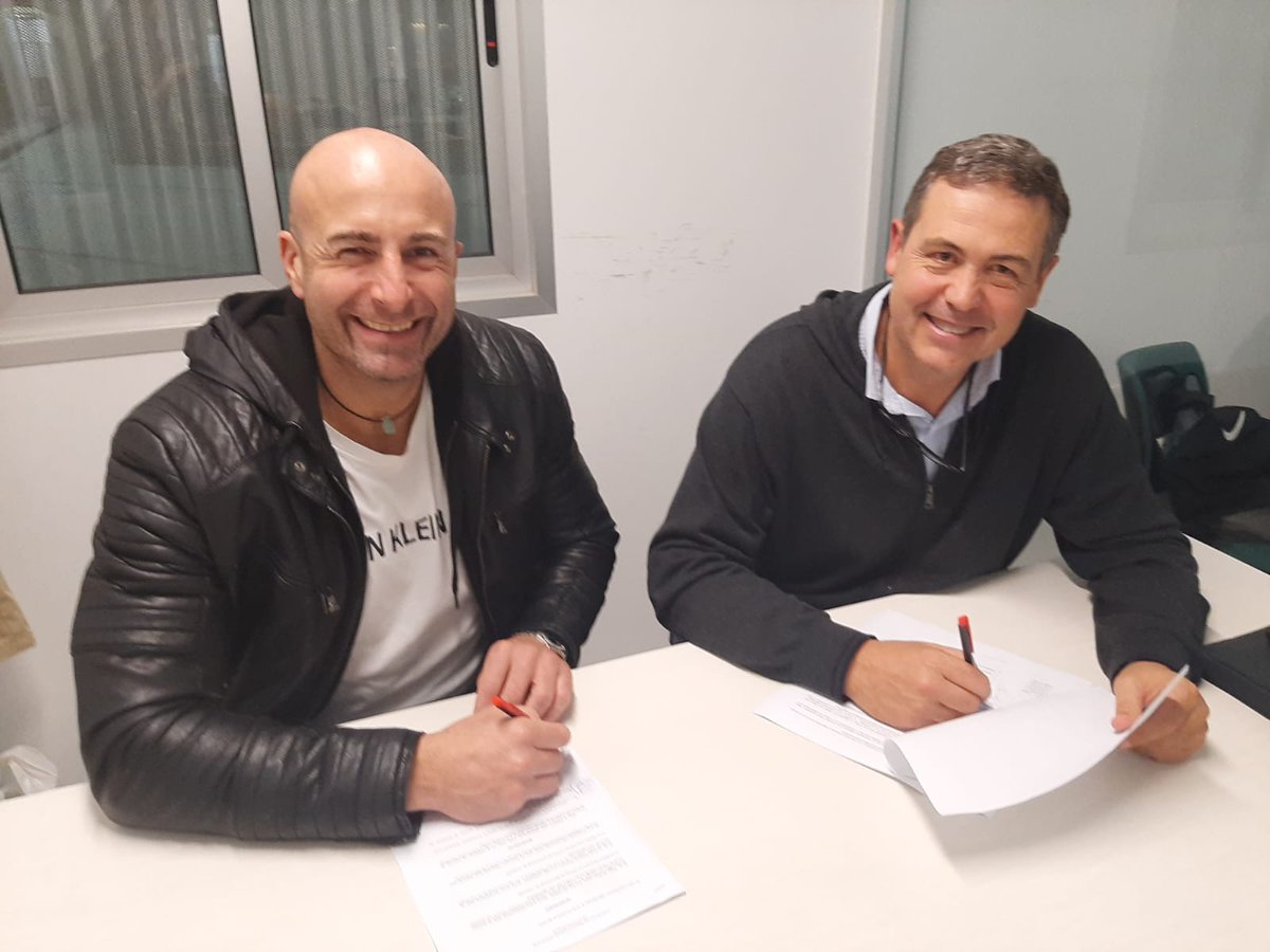RgrEsteller's tweet photo. Us compartim la renovació de l'acord amb @atleticsantjustfc. Aquest 14 de novembre, es va formalitzar l'acord amb Roger Esteller i Pep Palacios, president de l'entitat. Realitzarem l'anàlisi d'estat motivacional dels equips per ajudar-vos a continuar creixent. https://t.co/vbDI1PgHgg