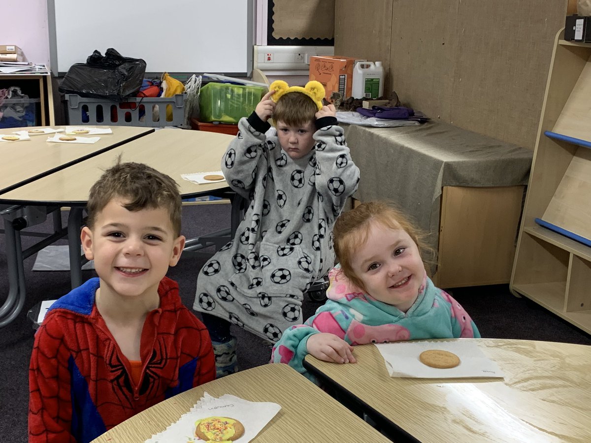 wlmurrayfieldps's tweet photo. P1MS had a lovely morning visiting our ELC, celebrating Children in Need day with them. They were so excited to decorate their Pudsey bear biscuits and have fun with their ELC friends! https://t.co/eRoKj0UY3F