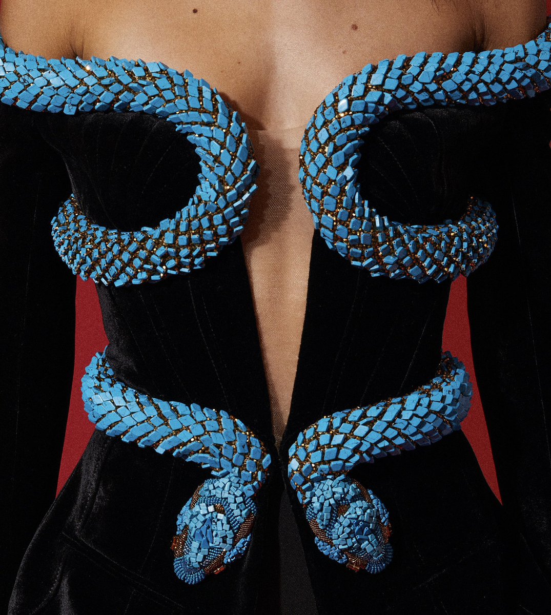 devilwearsYSL_'s tweet photo. balmain resort details are insane https://t.co/FiRjl3Yg5n
