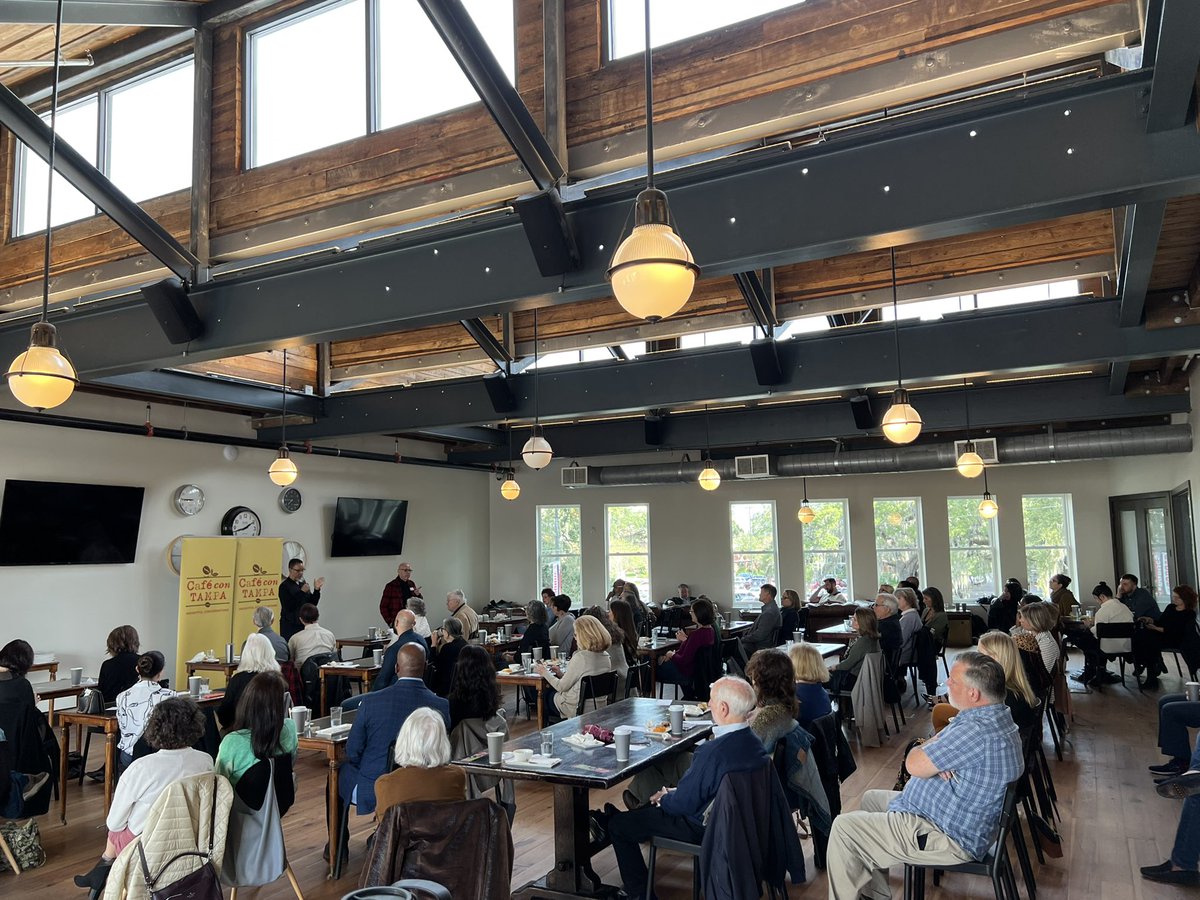 Full house at <a href="/CafeconTampa/">Cafe con Tampa</a> to hear artist Dean Mitchell