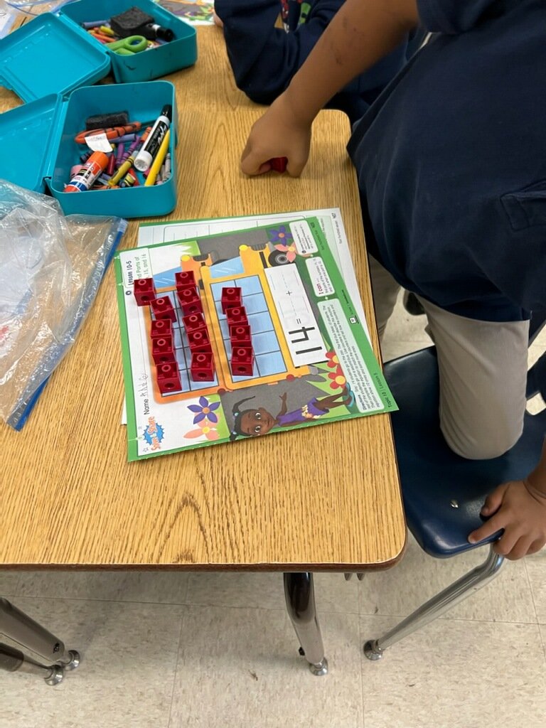 IC_Kirkpatrick's tweet photo. @MrsJTukes There are 14 students going to the zoo. The first bus takes 10 students.  Mrs. Lane's kindergarten students are working though the process to figure out how many will ride the second bus. #modelwithmath #ncts https://t.co/285Yqs1xhQ
