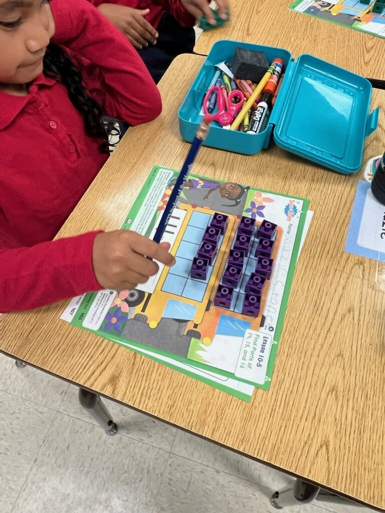 IC_Kirkpatrick's tweet photo. @MrsJTukes There are 14 students going to the zoo. The first bus takes 10 students.  Mrs. Lane's kindergarten students are working though the process to figure out how many will ride the second bus. #modelwithmath #ncts https://t.co/285Yqs1xhQ