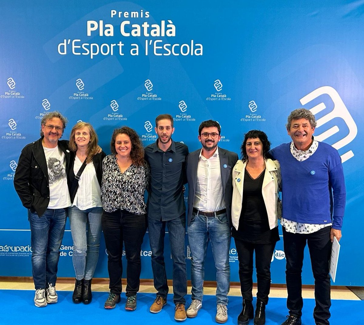 InsMBlancafort's tweet photo. Ahir, en l'acte del Consell Català de l'Esport, la nostra Associació Esportiva va rebre un premi a Millor AEE👏👏. A més el M. Mañas va ser finalista com a Coordinador de secundària i el centre va ser reconegut per la promoció de l'esport. Enhorabona!! @esportcat @afa_mblancafort https://t.co/dQQQf2COr6
