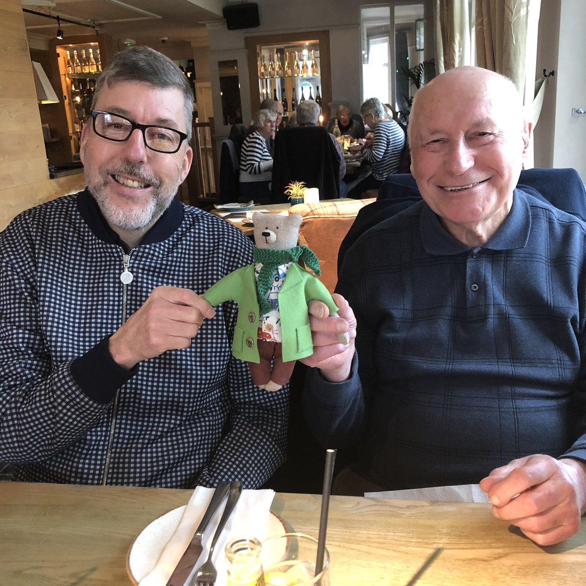 bitthday's tweet photo. Family time #lunchon with @psaxton63 @DerrickSaxton1 & Joe #philomenaklossbear 😊💖 https://t.co/pbkC9dpCN3