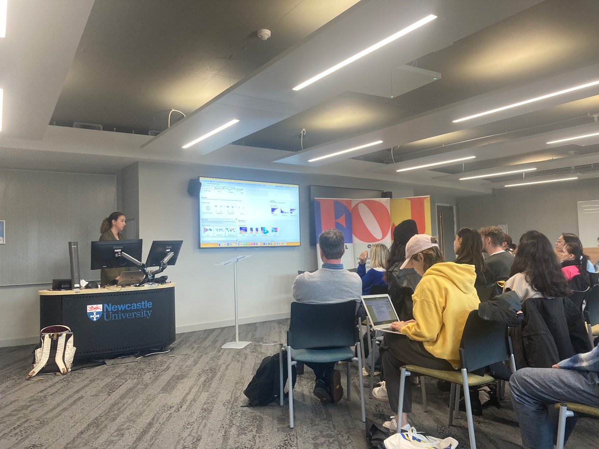 Fascinating session at the @PA_Training #FestivalofJournalism with Caroline Scott from <a href="/GoogleNewsLab/">Google News Initiative</a> on tools for journalists - inc transcription, research and whizzy data tools. Will be having a go for myself later