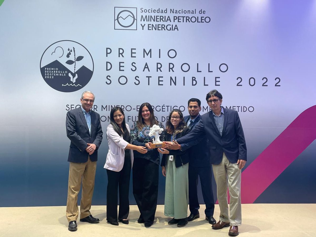 carlosmcaros's tweet photo. #FamiliasBioProductivas ganó el premio Desarrollo Sostenible 2022 de la SNMPE en la categoría Gestión Social del sector electricidad.
¡Felicitaciones a todo el equipo de Sostenibilidad e Innovación de #ISAREP detrás de esta poderosa iniciativa! https://t.co/LdVHnfsyj7