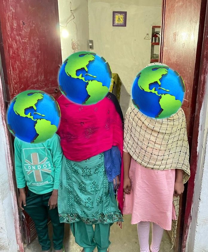 FaithandCare786's tweet photo. This fundraiser is successfully closed now 🤗.

We have handedover the rent of 15K to Parveen ji. Gate is now open ❤️.

Thank you donors for trusting us and supporting parveen ji 🙏. https://t.co/waVP42NdJJ