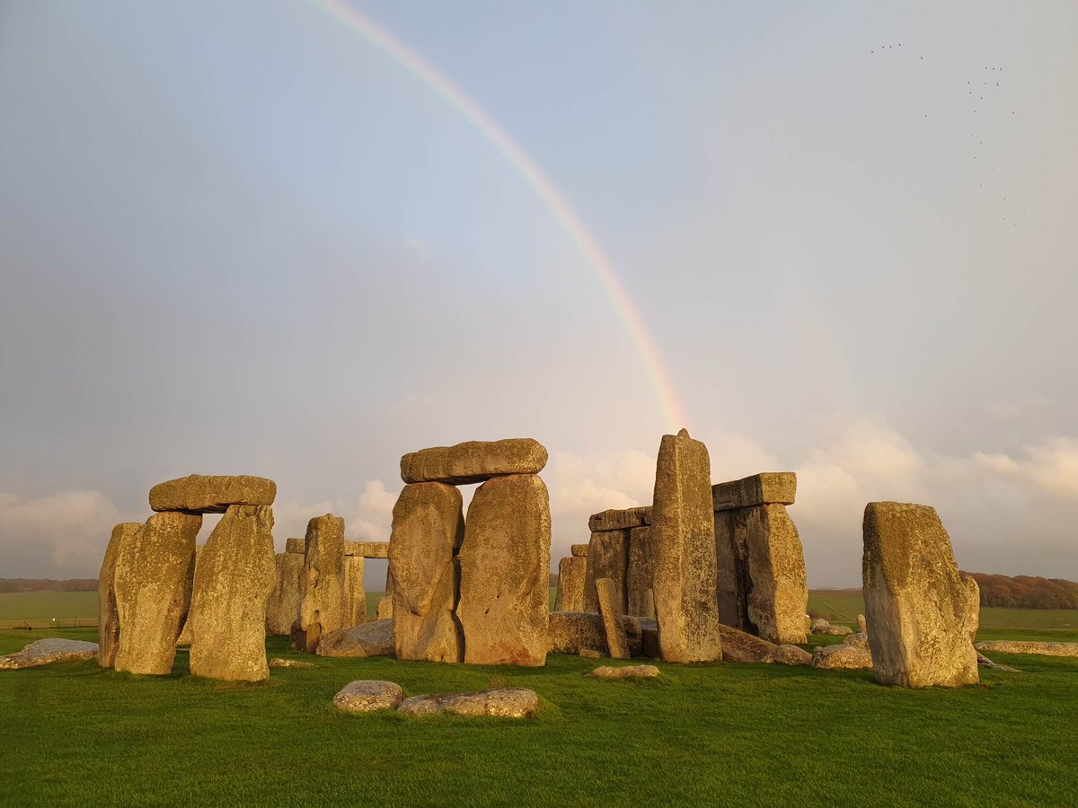 Stonehenge tweet media