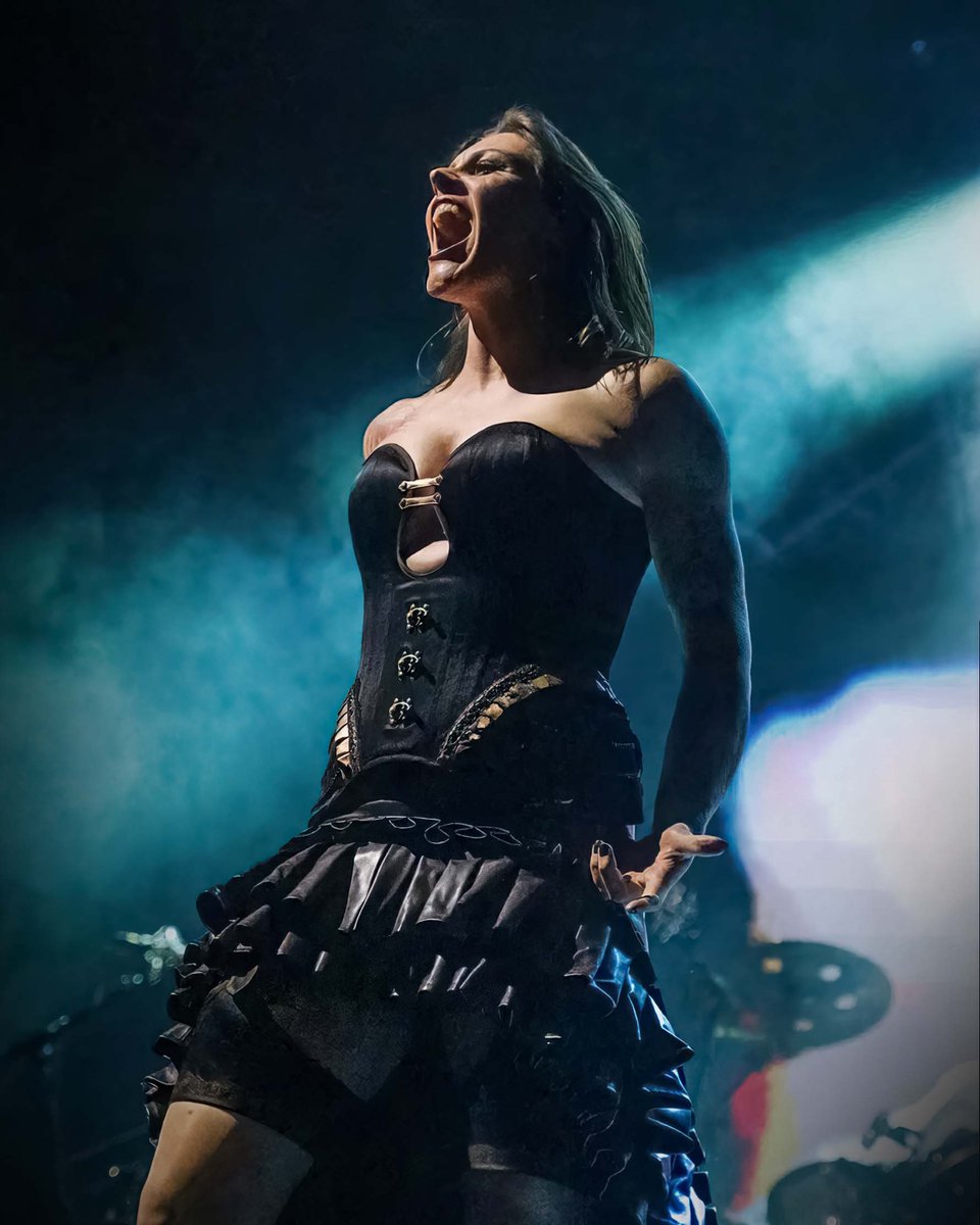 Great news! I am cancer free 🤩 The surgery took everything cancerous out and it hasn’t spread! I’ll get local radiation therapy in February to make sure everything stays out. 

📸 Black Halo Photography