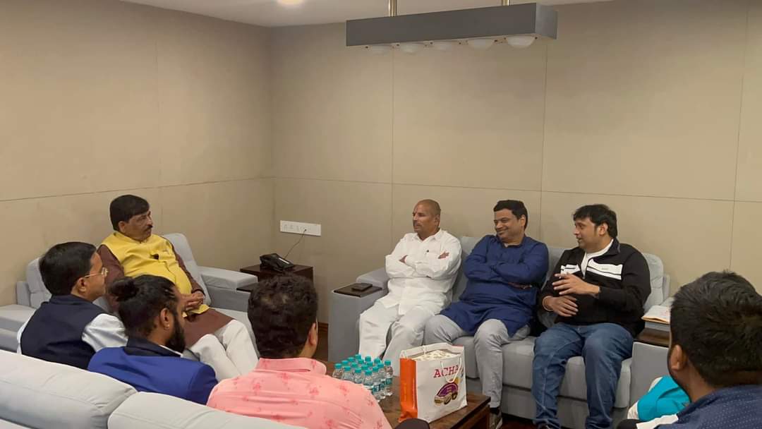 prash2011's tweet photo. Dr. Subramanian Sharma , MD n CEO of #Sudeeksha #group and Senior Members of khil Bhartiya Brahman Mahasangh

All thanks to Shri. Govind Kulkarni ji and Ramanachary Chakravarthula guruji. 💐🙏

#prashantkarulkar #karulkarpratisthan #bangalore #mumbai #brahmin #brahman https://t.co/1nylIgTF2w