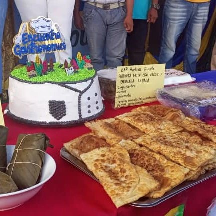 CnaeApure's tweet photo. #Apure| La Autoridad Única de Educación del Estado Apure @marys_orasma. La Gerente Estadal cumple con los lineamientos. Desde el Municipio San Fernando se lleva a cabo una ventana para la gastronomía en el mundo. Demostraciones de diferentes platos típicos. @cnaeoficial https://t.co/K7VDS5jgKW