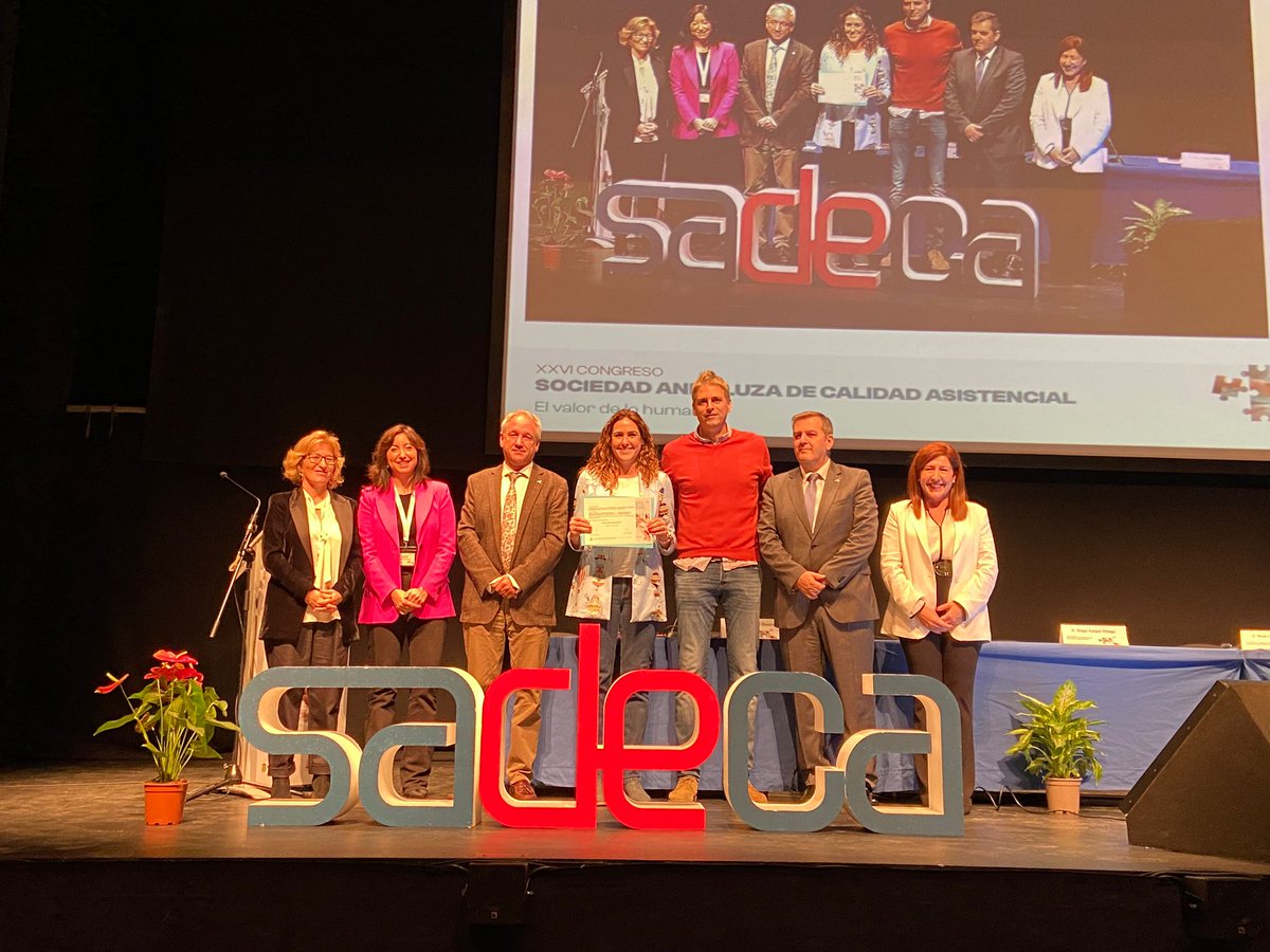 🥇 El primer premio es para la comunicación 'Ayudando al paciente a comprender su tratamiento. Proyecto RINGFARMA como mejora de la calidad asistencial'.

¡Enhorabuena!

#XXVICongresoSADECA #Humanización