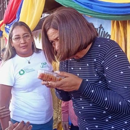 CnaeApure's tweet photo. #Apure| La Autoridad Única de Educación del Estado Apure @marys_orasma. La Gerente Estadal cumple con los lineamientos. Desde el Municipio San Fernando se lleva a cabo una ventana para la gastronomía en el mundo. Demostraciones de diferentes platos típicos. @cnaeoficial https://t.co/nG0RzBuNVX